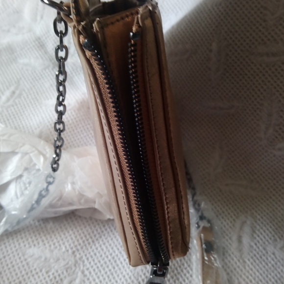 🆕 Banana Republic Gold Crossbody - Picture 6 of 8